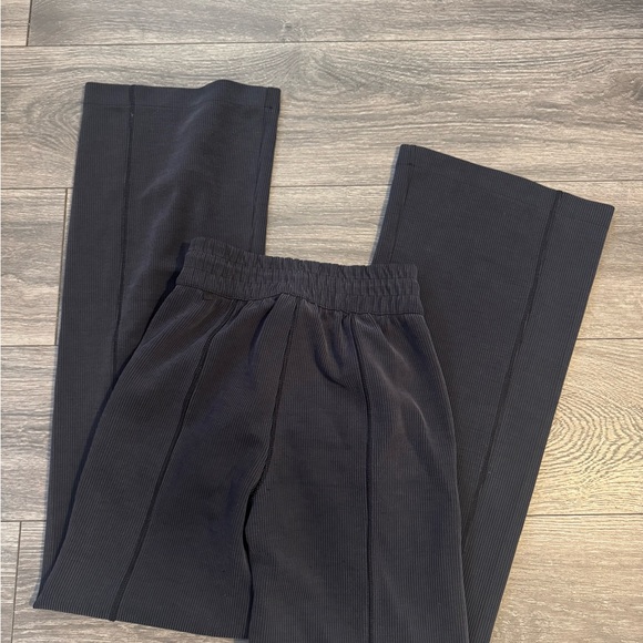 Lululemon Women's Black Softstreme HR Ribbed Wide-Leg Pants Size 0 - Picture 2 of 7